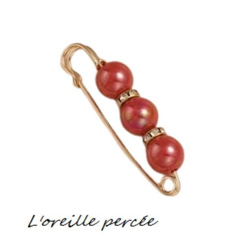 Broche épingle et ses perles rondes rouges à reflet et ses rondelles strass