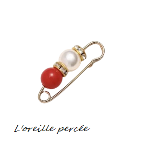 Broche épingle et sa perle ronde rouge et nacrée et ses rondelles strass