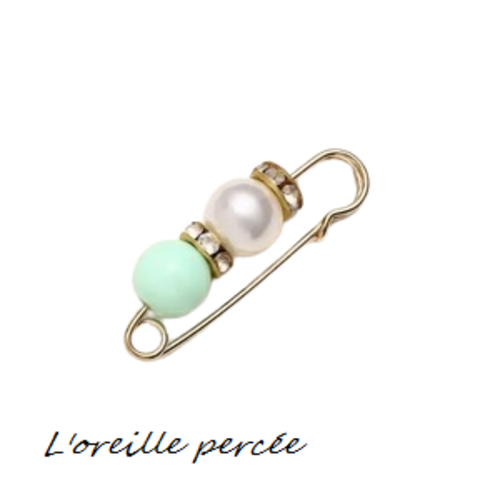 Broche épingle et sa perle ronde vert clair et nacrée et ses rondelles strass