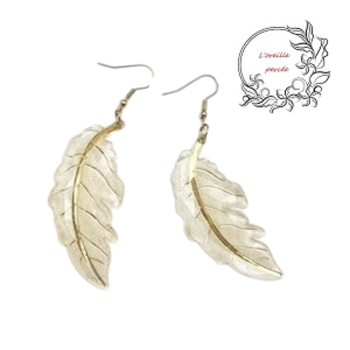 Boucle d'oreille grande feuille blanche