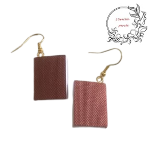 Boucle d'oreille livre ouvert bordeaux