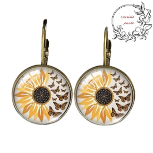 Boucle d'oreille cabochon fleur et papillon