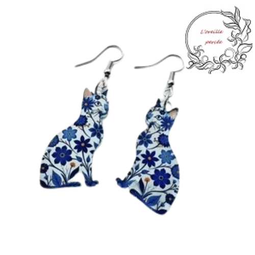 Boucle d'oreille chat motif fleur bleue