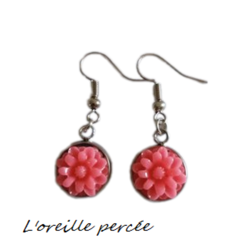 Boucle d'oreille fleurie rose