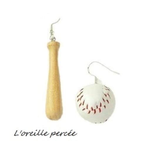 Boucle d'oreille baseball