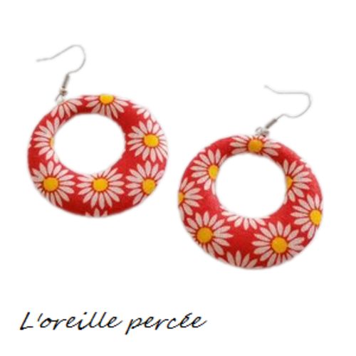 Boucle d'oreille rouge fleurie