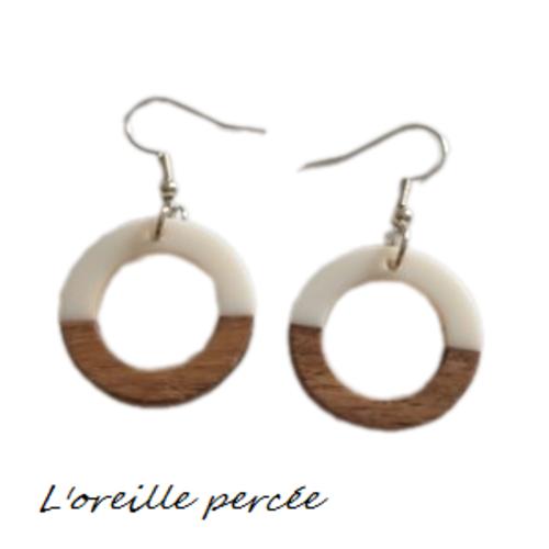Boucle d'oreille cercle bois et résine blanc