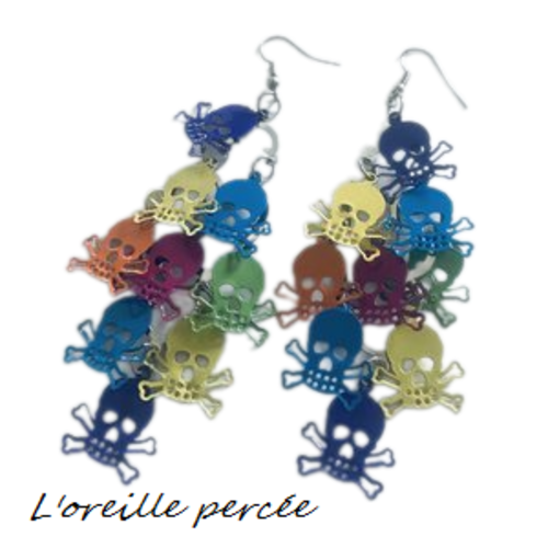 Boucle d'oreille nuée de tête de mort
