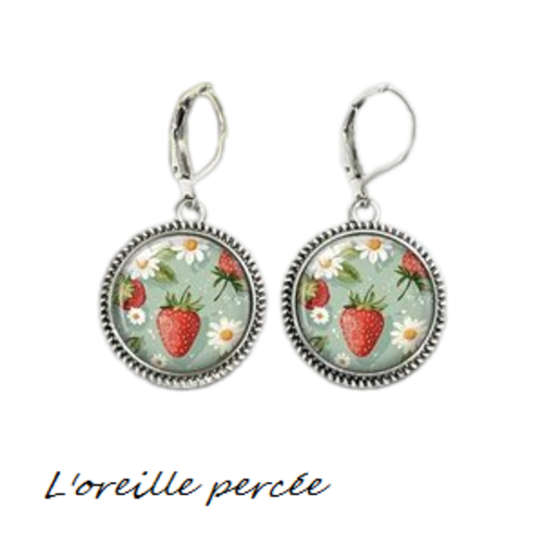 Boucle d'oreille fraise et fleur blanche