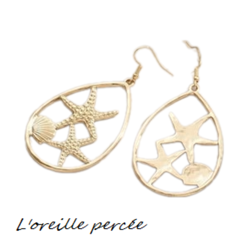 Boucle d'oreille goutte dorée et ses coquillages