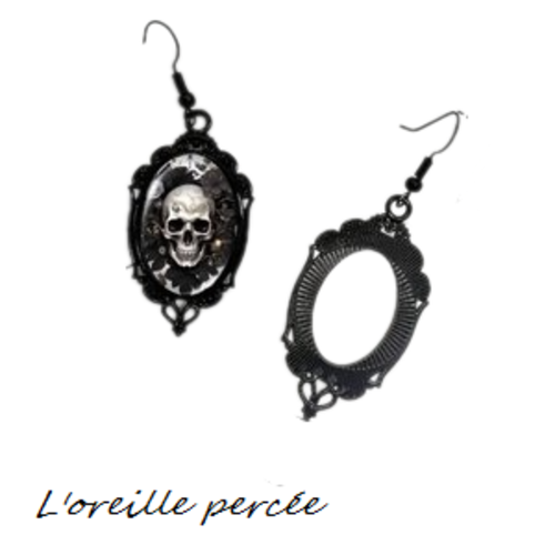 Boucle d'oreille tête de mort