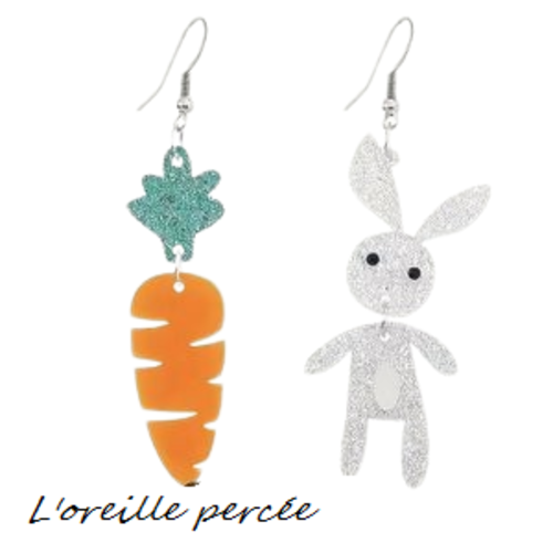 Boucle d'oreille asymétrique lapin blanc brillant et carotte