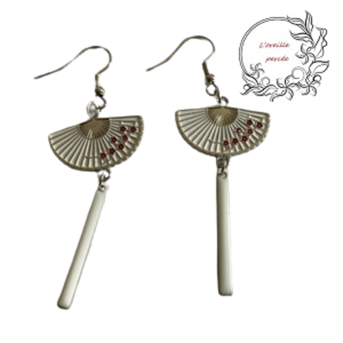 Boucle d'oreille éventail blanc émail