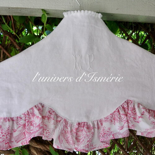 Housse de cintre avec monogramme