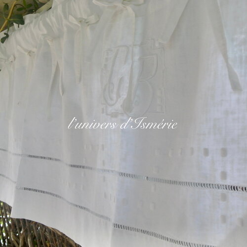 Cantonnière avec monogramme