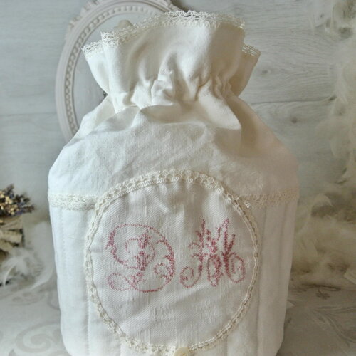 Pochon en toile matelassée et dentelle ancienne