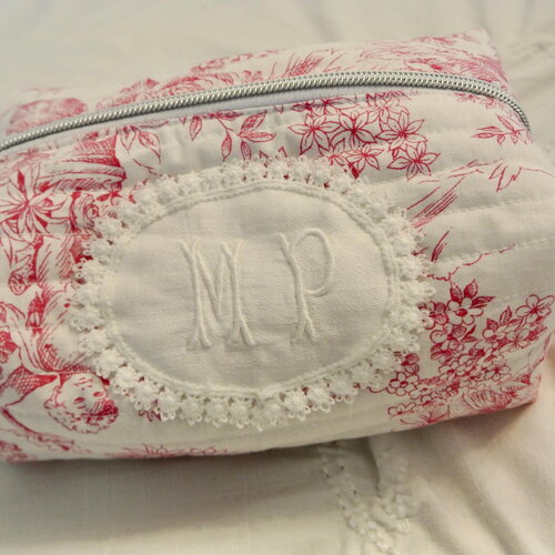 Trousse rose style toile de jouy