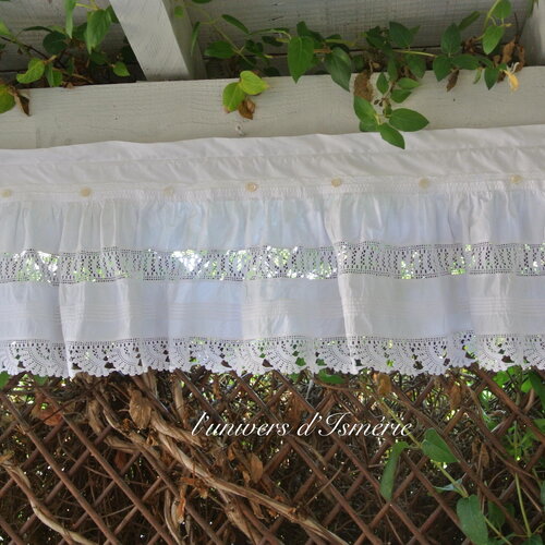 Rideau en tissu ancien