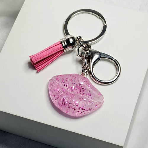 Porte clé "bouche rose" en résine