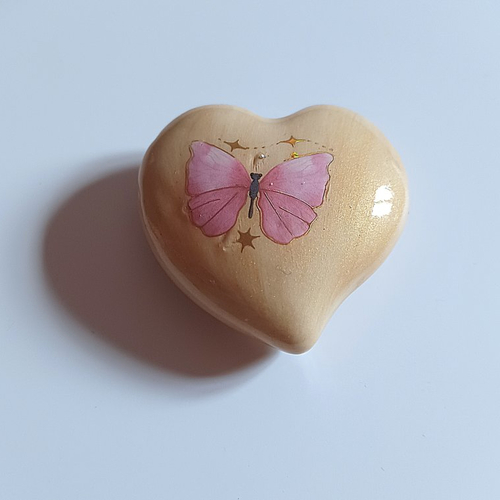 Coeur magnétique en résine acrylique et stickers papillon or et rose