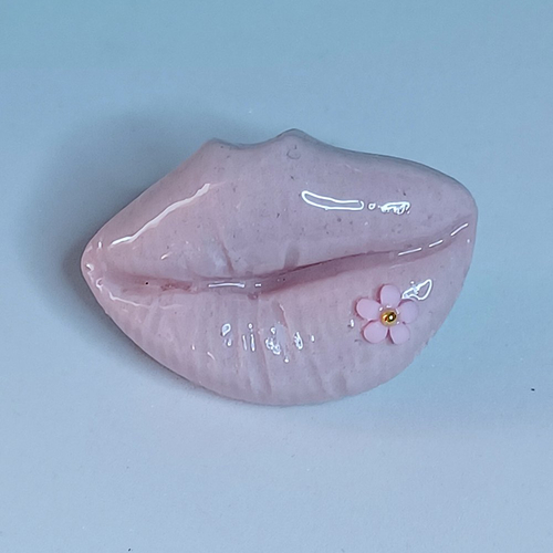 Bouche magnétique en résine acrylique et petite fleur rose
