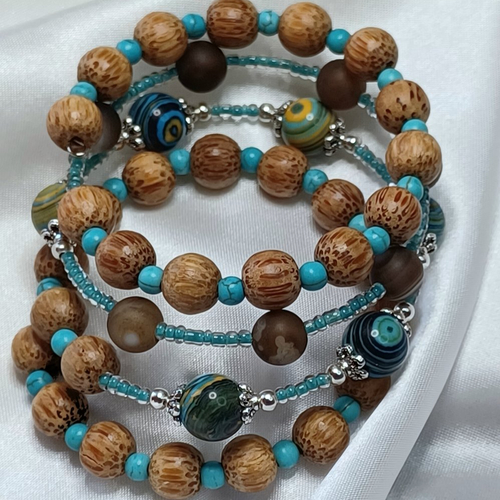 Bracelet multi rang fil mémoire couleur turquoise avec perles en bois