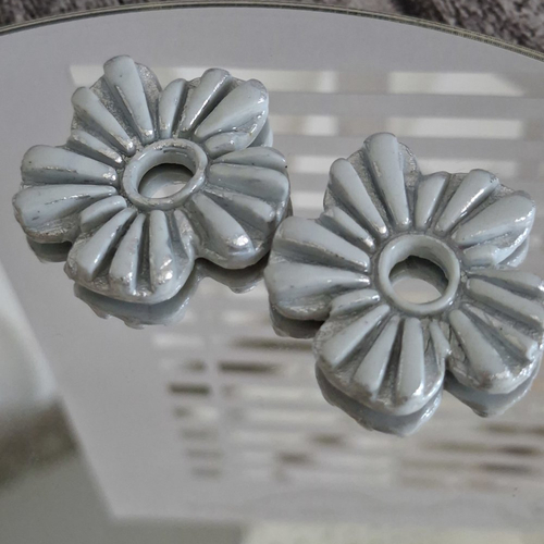 Pendouille fleur grise