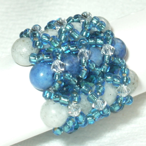 Bague bleue avec perles naturelles