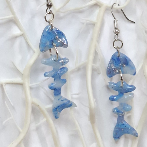 Boucles d'oreilles arêtes de poisson – collection écume bleue