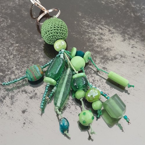 Porte-clés ou bijou de sac artisanal. fait main avec amour !