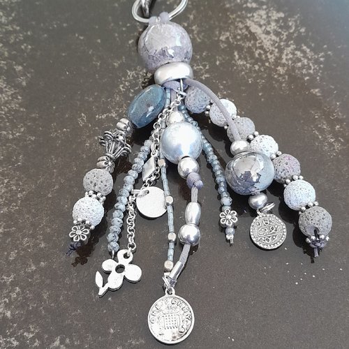 Porte-clés ou bijou de sac artisanal. fait main avec amour !