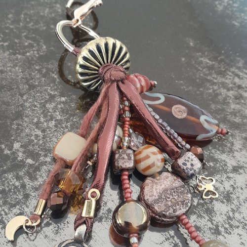 Porte-clés ou bijou de sac artisanal. fait main avec amour !