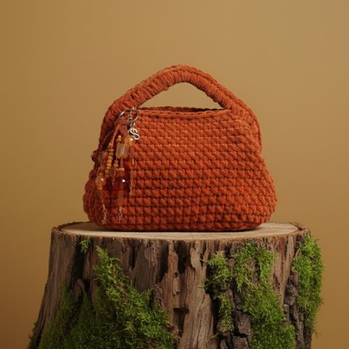 Sac crocheté à la main - pièce unique et artisanale - cadeau élégant