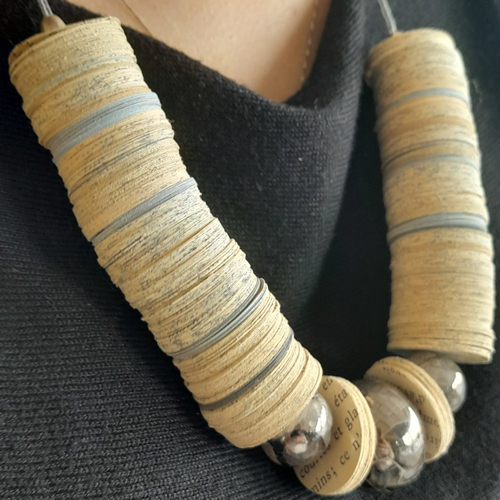 Collier en papier