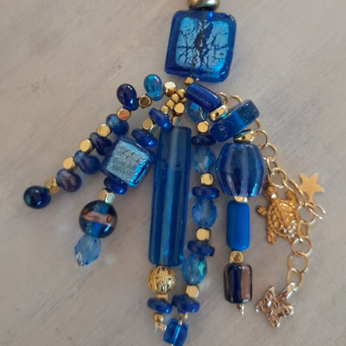 Porte-clés ou bijou de sac artisanal. fait main avec amour !