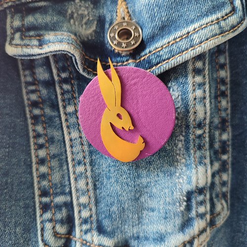 Broche lapin lilas