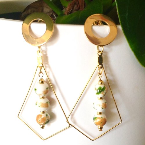 Boucles d'oreilles dorées  pendulaires - perles florales