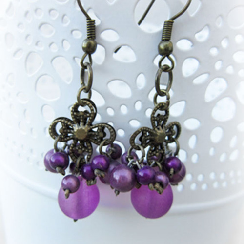 Boucles d'oreilles bronze vintage et perles mauves, violettes