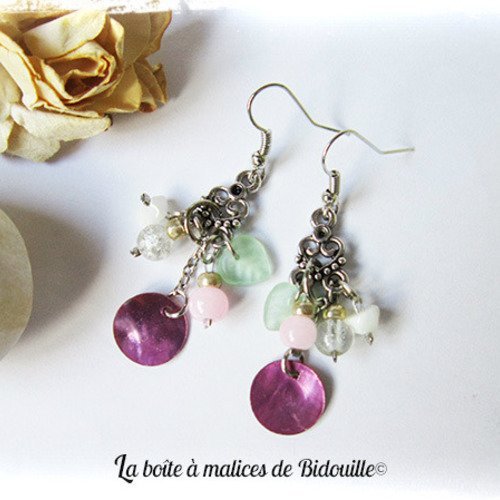 Boucles d'oreilles argentées romantiques sequin en nacre violet et perles de verre pastel 