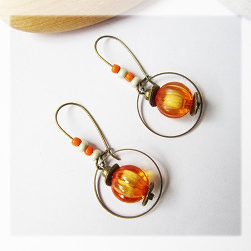 Boucles d'oreilles bronze perle lanterne et anneau - orange, écru