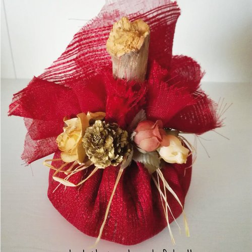 Aumonière de lavande décorative champêtre voile rouge, bois flotté et fleurs