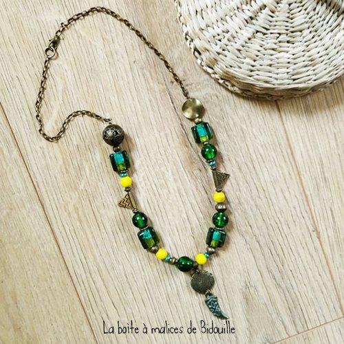 Collier mi-long boho ethnique bronze, perles lampwork et howlite - vert, turquoise, jaune