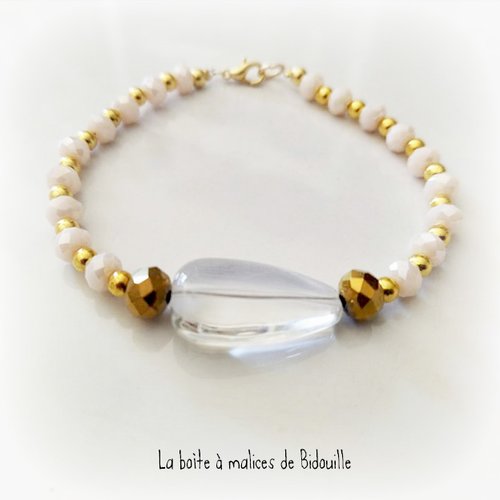 Bracelet fin vintage métal doré -  saumon clair et grande perle transparente en verre