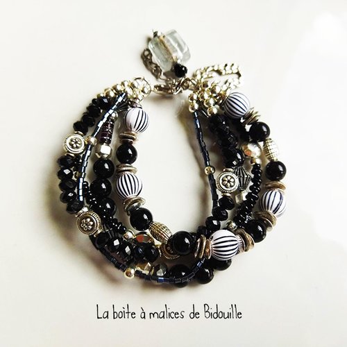 Bracelet boho multirang argenté et perles noires et blanches