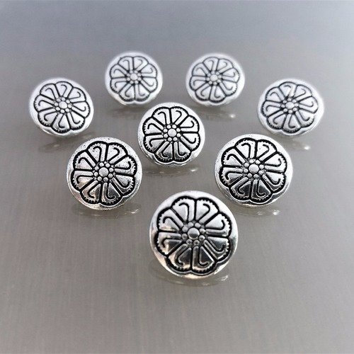 8 boutons ronds 12 mm métal gravé coloris argent