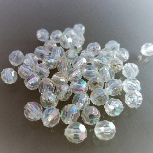 70 perles rondes 6 mm transparentes à facettes
