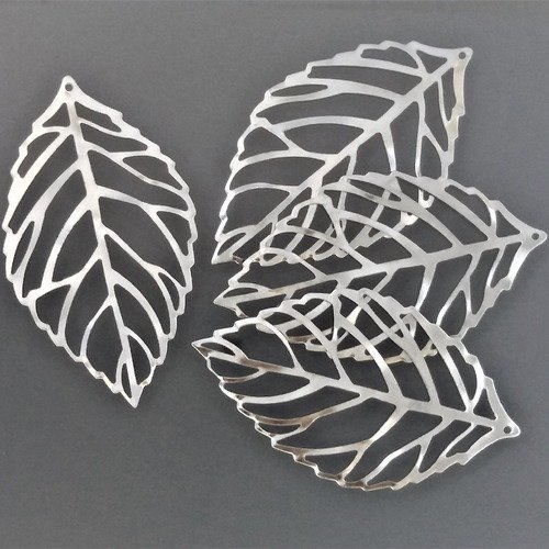 4 pendentifs feuilles filigranes 53 mm métal coloris argent