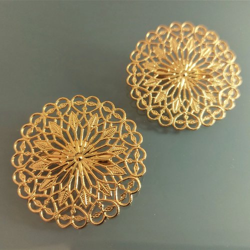 2 broches rondes filigrane 3,8 cm métal coloris doré