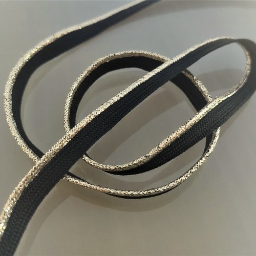 Passepoil noir avec bordure en fil lurex doré clair