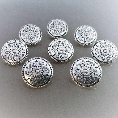 8 boutons ronds 15 mm métal gravé coloris argent